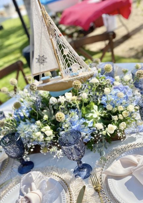 Nautical Table Decor Wedding, Ocean Theam Decorations, Ocean Centerpieces Wedding, Business Event Centerpieces, Boat Centerpiece Ideas, Sailboat Centerpiece Ideas, Nautical Flower Arrangements, Nautical Engagement Party, Nautical Wedding Table Decor