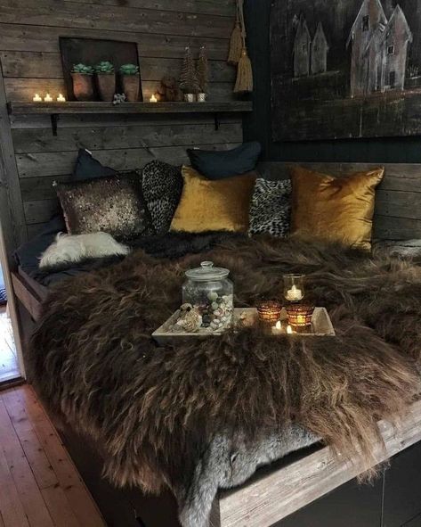 Charm Aesthetic, House Coastal, Bed Design Ideas, Dark Home, Luxury Bed, Simple Bed, Style Deco, Rustic Bedroom, Scandinavian Inspired