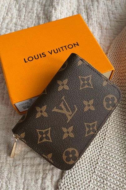 Designer Wallet Aesthetic, Louis Vuitton Wallets, Lv Wallet Women, Luxury Wallet Women, Luis Vuitton Wallet, Louis Vuitton Wallet Women, Designer Wallets For Women, Wallet Louis Vuitton, Modern Wallet