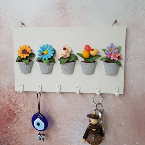 Wall mounted key holder