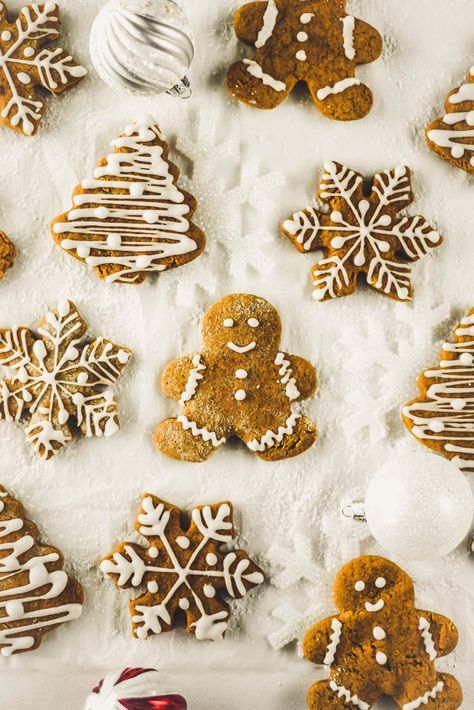 The #1 BEST Chewy Vegan Gingerbread Cookies – Sincerely Tori Vegan Cookies Easy, Cookie Food Photography, Gingerbread Dessert Recipes, Best Vegan Cookie Recipe, Cookie Recipes Healthy, Best Vegan Cookies, Cookies Dairy Free, Gingerbread Dessert, Plant Based Cookies