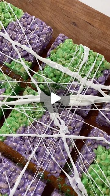 Food Network on Instagram: "Melted marshmallows make edible COBWEBS for Halloween crispy treats 🕸️  This recipe is inspired by Beetlejuice on Broadway – it's out of this Netherworld! @beetlejuicebway is celebrating Halloween every single Day-O this October! Learn more at beetlejuicebroadway.com/october.  Get the recipe for Halloween Crispy Rice Treats on FoodNetwork.com." Beetlejuice Food Ideas Appetizers, Beetle Juice Snack Ideas, Beetlejuice Treat Ideas, Beetlejuice Movie Night Snacks, Beetlejuice Snack Ideas, Beetlejuice Themed Snacks, Beetlejuice Dessert Ideas, Beetlejuice Themed Food, Wicked Themed Party Food