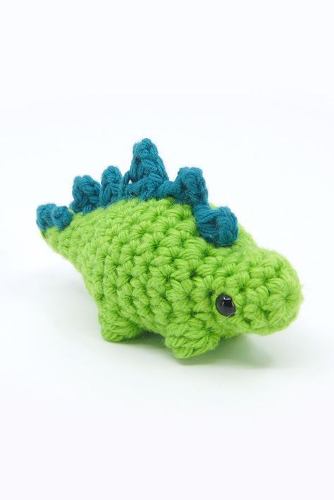 In this lesson we’ll be crocheting an adorably dangerous Stegosaurus! This Stegosaurus crochet pattern is designed to match my other miniature crocheted dinosaurs like the Triceratops and Brontosaurus!   This pattern is relatively simple to create only taking about an hour or so, but there's a few tricks in sewing on the spikes that can be a fun challenge for beginners.  *Includes a full video tutorial! Simple Crochet Dinosaur, Mini Dinosaur Amigurumi, Mini Trex Amigurumi, Small Dinosaur Amigurumi Free Pattern, Free Stegosaurus Crochet Pattern, Simple Crochet Dino, Crochet Dinosaur Pattern Free Stegosaurus, Stegosaurus Amigurumi Free Pattern, Crochet Stegasorus