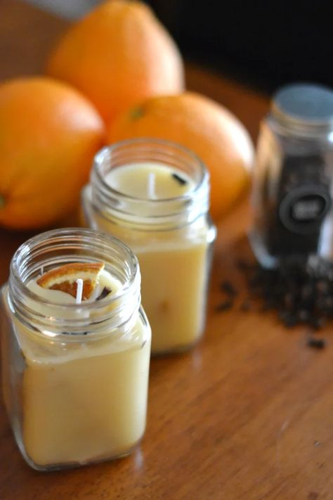 Dried Orange Candle Diy, Farm Witch, Diy Holiday Candles, Homemade Beeswax Candles, Homemade Candle Recipes, Candle Recipes, Make Your Own Candles, Beeswax Candles Diy, Diy Candles Homemade