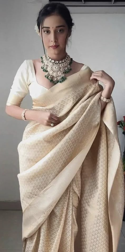 White Saree Blouse, White Blouse Designs, White Sarees, Cream Saree, Off White Saree, Pleated Saree, Kanjivaram Sarees Silk, Stitched Saree, Saree Looks