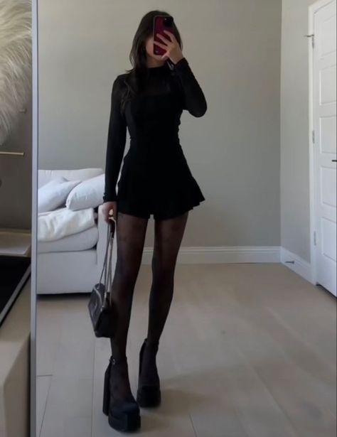 All Black Skirt Outfit, Dark Outfits Edgy, Diner Outfits, Valentine's Outfit, Corset Fashion Outfits, Outfit Elegantes, Minimal Outfit, Trendy Fashion Outfits, Causual Outfits