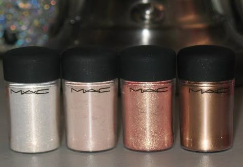 MAC pigments  - glitter!!!! Makeup Products Lipstick, Mac Eye Makeup, Mac Glitter, Mac Brush, Mac Pigment, Make Up Designs, Hard Candy Makeup, Beauty Products Drugstore, Mac Makeup