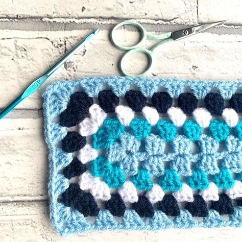 Free Granny Square Rectangle Pattern - Cosy Rosie Crochet Granny Stitch Scarf, Crochet Granny Rectangle, Granny Square Rectangle, Granny Stitch Cardigan, Rectangle Granny Square, Granny Stitch Blanket, Crocheted Afghan Patterns, Diy Crochet Granny Square, Crochet Granny Patterns