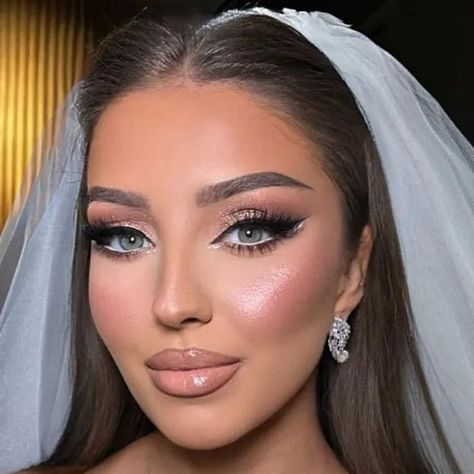 WBYT. on Instagram: "This bridal makeup is perfection 🩶 @v.i.mua  #weddingsbyyourstruly" Winged Bridal Makeup, Hollywood Bridal Makeup, Bridal Full Glam, Bridal Makeup Full Glam, Pink Bridal Makeup Looks, Bridal Makeup Glam, Full Glam Wedding Makeup, Full Glam Bridal Makeup, Engagement Makeup Look