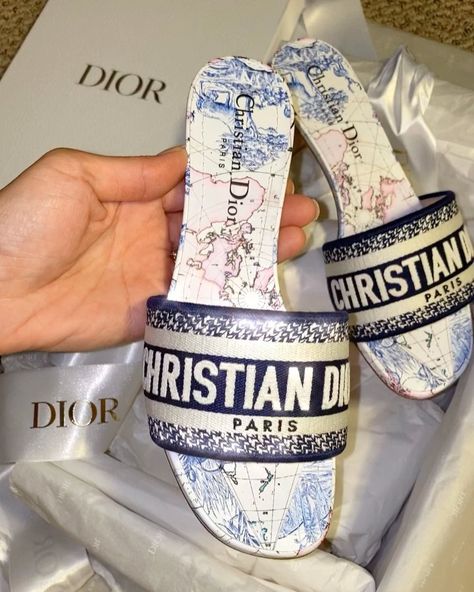 313 Likes, 2 Comments - Jaidi Finds (@jaidifinds) on Instagram: “#jaidifinds these limited edition and pretty much SOLD OUT everywhere @dior around the world…” Christian Dior Slides, Dior Flats, Dior Slides, Relaxed Outfits, Billionaire Life, Leather Bow Tie, Star Boy, Lucky Symbols, Dior Paris