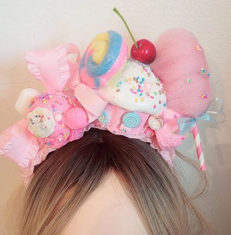 Fun Headband with Candy, ice cream, a cupcake and more!!  Choose a size at checkout! The headband can be sized to fit kids and adults ages five +. 🧁 On the headband you'll find a cupcake, cotton candy, two ice cream scoops with whipped cream, a marshmallow, a pink bow, and a handcrafted lollipop along with various candy charms. 🧁 The main colors are light pink, light blue, light purple, with a bit of pastel yellow and greens mixed in. Dessert Themed Outfits, Crazy Hair Day Ice Cream, Candy Headdress, Brown Hair Colors Fall, Candy Headpiece, Candy Hats, Ice Cream Headband, Ice Cream Hat, Candy Headband