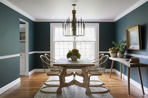 Are Dark Green Walls the New White Walls? (Short Answer: We Think Maybe) - Emily Henderson Living Room Design Dark, Green Dining Room, Dark Green Walls, Trending Paint Colors, Warm Home Decor, White Wall Decor, Dark Wood Floors, Design Salon, Green Walls