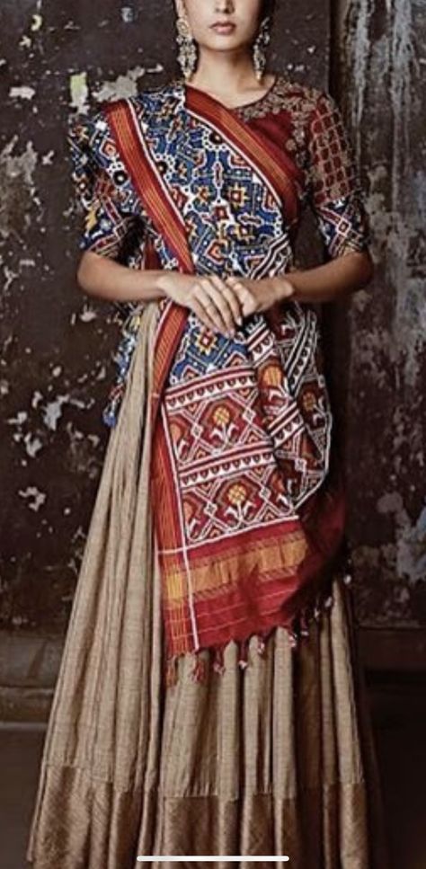 Patola Dupatta With Lehenga, Dupatta With Lehenga, Patola Blouse, Choli Blouse Design, Garba Dress, Saree Tassels Designs, Navratri Dress, Choli Blouse, Traditional Blouse Designs