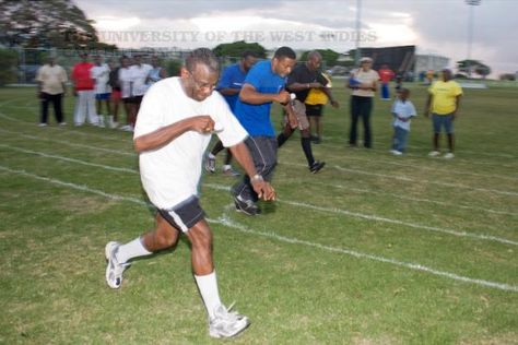 Egg Spoon Races Egg Spoon Race, Egg Race, Giant Spoon, Egg And Spoon Race, Family Games To Play, Egg Game, Work Family, Field Day, Racing Games