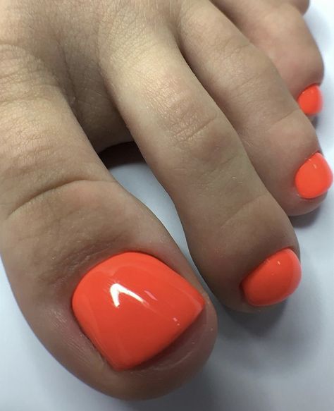 Orange Toenails Summer, Bright Orange Toe Nails, Foot Nails Design, Trending Pedicure, Orange Toes, Orange Toe Nails, Nail Fashion Trends, Summer Nails Colors Designs, Nail Paint Shades