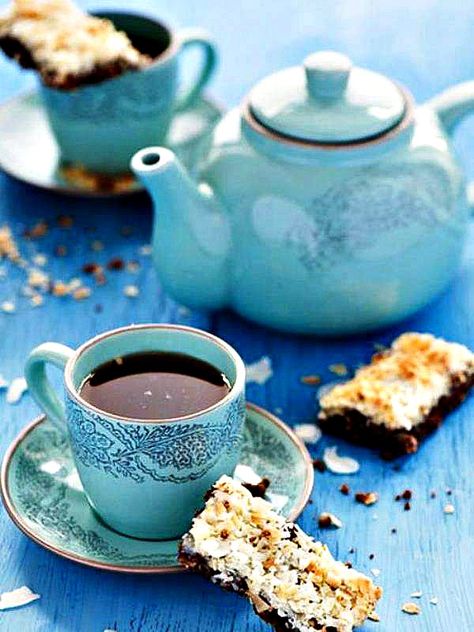 Coconut Chocolate Bars, Coin Café, Coconut Bars, Cuppa Tea, Chocolate Caliente, Chocolate Tea, Blue Table, My Cup Of Tea, Chocolate Coconut