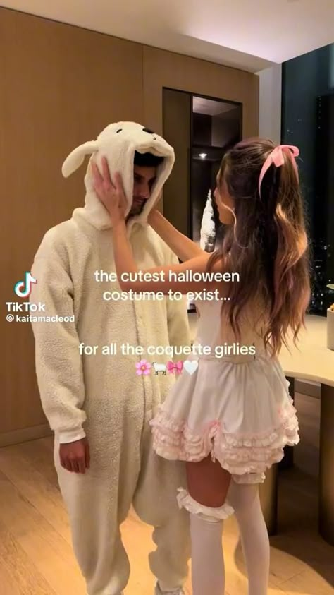 Lamb Costume, Matching Halloween Costumes, Pretty Halloween Costumes, Duo Halloween Costumes, Couples Halloween Outfits, Cute Couple Halloween Costumes, Holloween Costume, Halloween Party Outfits, Hallowen Costume