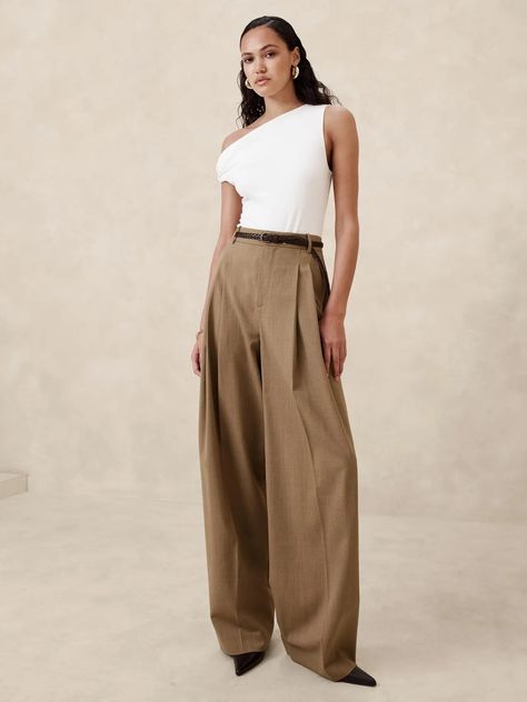 30 Incredibly Chic Fall Finds Handpicked by Cass DiMicco | Who What Wear Work Outfit 2024, Wide Leg Pants For Work, Wide Leg Tailored Pants, Women's Slacks, Italian Clothing, Cashmere Blazer, Work Fits, Color Season, Ootd Inspo