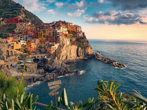 Ravensburger 16227 View of Cinque Terre, Italy 1500pc Jigsaw Puzzle,: Amazon.co.uk: Toys & Games Ravensburger Puzzle, Cinque Terre Italy, Mountain Photos, World Images, Fantasy Images, Photography Wallpaper, Fishing Villages, Historical Maps, Photo Wallpaper