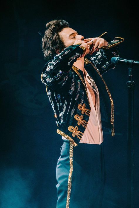 Live On Tour, Harry Styles Live On Tour, Harry Styles Live, Haikou, Harry Styles Wallpaper, Family Show, Harry Styles Pictures, Harry Styles Photos, Mr Style