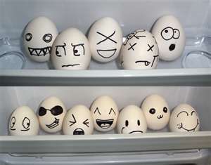 emoticons A Face Drawing, Egg Faces, Faces To Draw, Funny Eggs, Make Funny Faces, Drawing Quotes, Egg Painting, Funny Drawings, Egg Art