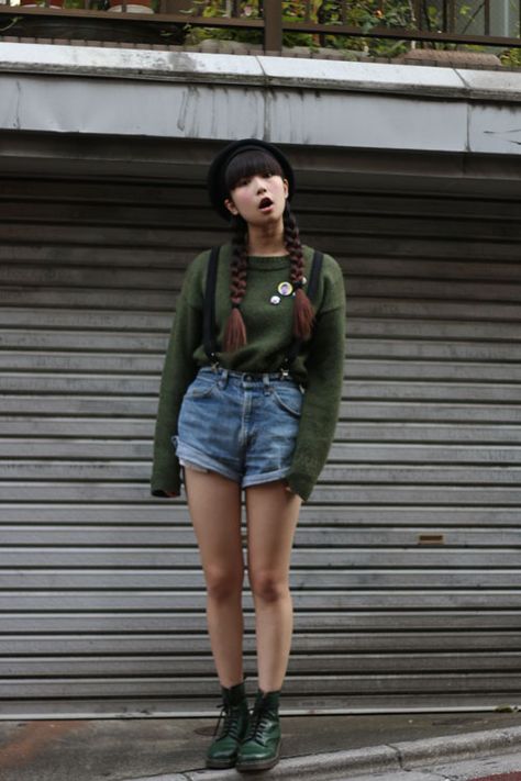 Photo Green Dr Martens, 90s Fashion Grunge Outfits, Martens Outfit, Dr Martens Outfit, Martens Style, Doc Martens Outfit, 90s Fashion Grunge, 90s Fashion Outfits, Tumblr Fashion