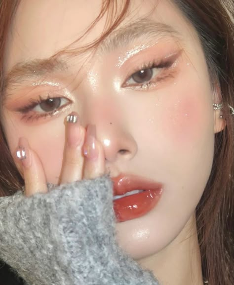 Monolid Makeup, Liquid Glitter Eyeshadow, Korean Eye Makeup, Liquid Eyeliner Pen, Glitter Eye Makeup, Ethereal Makeup, Fairy Makeup, Makeup Looks Tutorial, Long Lasting Makeup