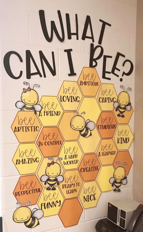 Bee Classroom Decor, Bee Themed Classroom, Bee Classroom, School Board Decoration, Preschool Classroom Decor, School Doors, Bee Creative, Spelling Bee, Board Decoration