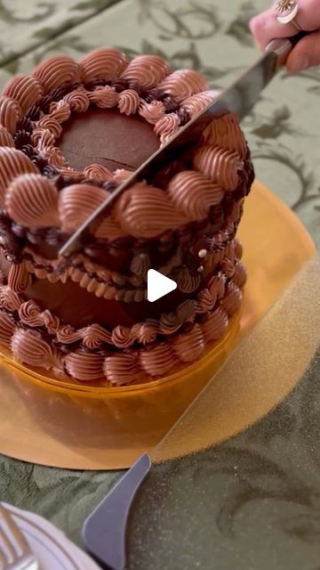 How To Cut Cake Slices, How To Cut A Cake For Serving, There Are No Rules, 6 Cake, No Rules, Cake Slice, Cake Videos, Small Cake, Round Cakes