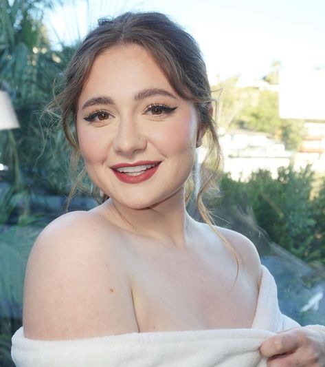 Emma Rose Kenney, Emma Kenney, 30 Day Plank Challenge, Star Actress, American Comedy, Emma Rose, Plank Challenge, Celebrity Look Alike, Famous Stars