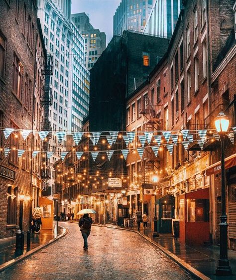 10 Extraordinary Places You Won't Believe Are In New York City - Secretnyc Nyc Places, Stone Street, Nyc Park, Downtown Manhattan, New York City Travel, Visit New York, The Cloisters, Financial District, New York Street