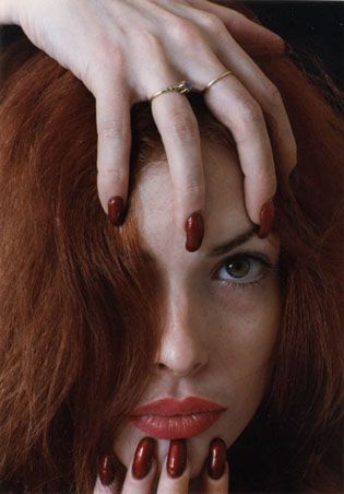 Zoe Lund Caspari 1993 Rotterdam (315×452) Zoe Lund, Velvet Goldmine, Natalia Romanova, Animal Magnetism, Stylish Lady, Her Nails, Vintage Icons, Messy Hair, Dark Wear