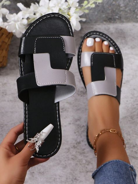 Slippers Design, Trendy Slippers, Fancy Sandals, African Shoes, Women Slippers Fashion, Pretty Sandals, Pearl Beach, Fashion Shoes Heels, Fashion Shoes Sandals