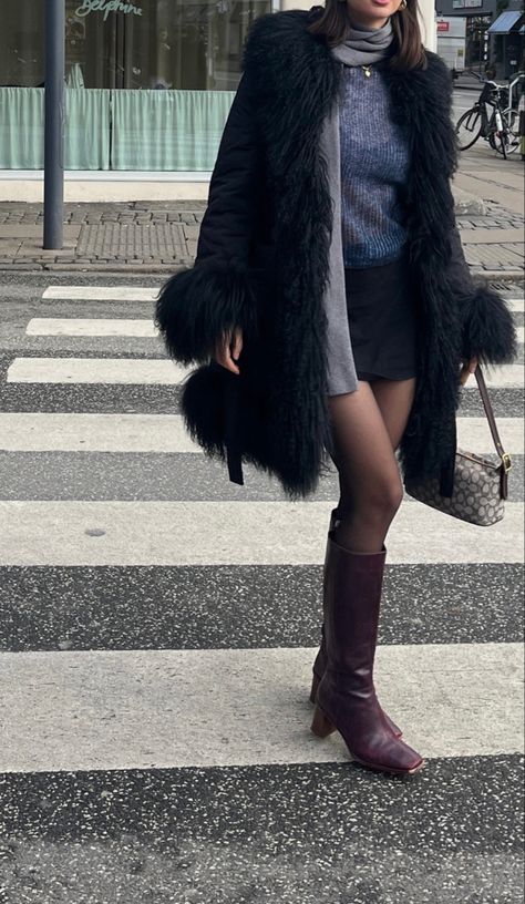 Black Fur Jacket, Vintage Armani, Quoi Porter, I'm With The Band, Suede Coat, Fall Fits, Winter Trends, Coat Outfits, Mode Inspo