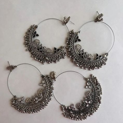 Jumka Asethic, Jhumka Earrings Aesthetic, Jhumkas Designs, Classic Silver Jewelry, Vintage Indian Jewelry, Earring Indian, Jhumka Designs, Indian Wedding Jewelry Sets, Aesthetic Earrings