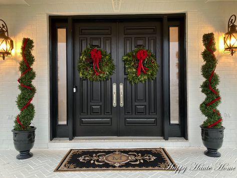 Bel Air Los Angeles, Easy Christmas Decor, Make Your Own Wreath, Living Wreath, Spring Porch Decor, Plaid Christmas Decor, Simple Christmas Decor, Expensive Houses, Christmas Decorations Rustic