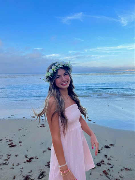 Beach Flower Crown, Sweet 16 Beach Photoshoot, Birthday Beach Pictures, Beach Birthday Aesthetic, Flower Crown Photoshoot, Beach Birthday Photoshoot, Flower Crown Beach, Flower Crown Aesthetic, Beach Song