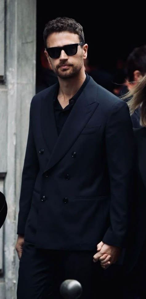 Theo James Suit, Theo James The Gentlemen, Eddie Horniman, Thoe James, Tobias Eaton, Theodore James, James 3, Theo James, Modern Gentleman