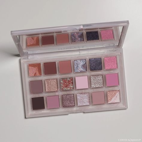 Review: Huda Beauty Rose Quartz Palette Huda Beauty Rose Quartz Palette, Rose Quartz Palette, Huda Beauty Eyeshadow Palette, Huda Beauty Eyeshadow, Fill In Brows, Beauty Brushes, Eyeliner Brush, Makeup Swatches, Luxury Makeup