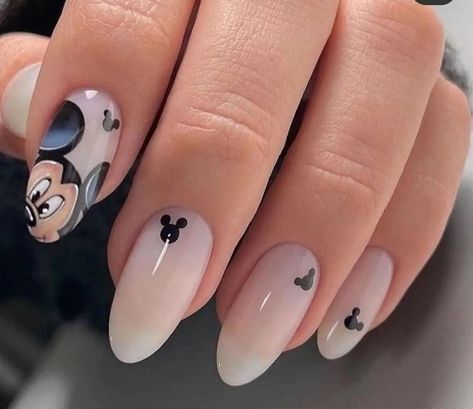 Disneyland Nails, Mickey Mouse Nails, Disney Inspired Nails, Disney Acrylic Nails, Mickey Nails, Unghie Sfumate, Milky Nails, Nail Drawing, Nagel Tips