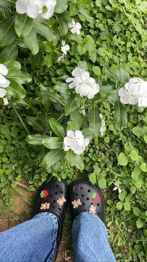 Girls Clogs, Diwali Photography, Flowers Photography Wallpaper, Desi Fashion Casual, Driving Pictures, Aesthetic Photography Grunge, Photography Wallpaper, Instagram And Snapchat, Beautiful Mind Quotes