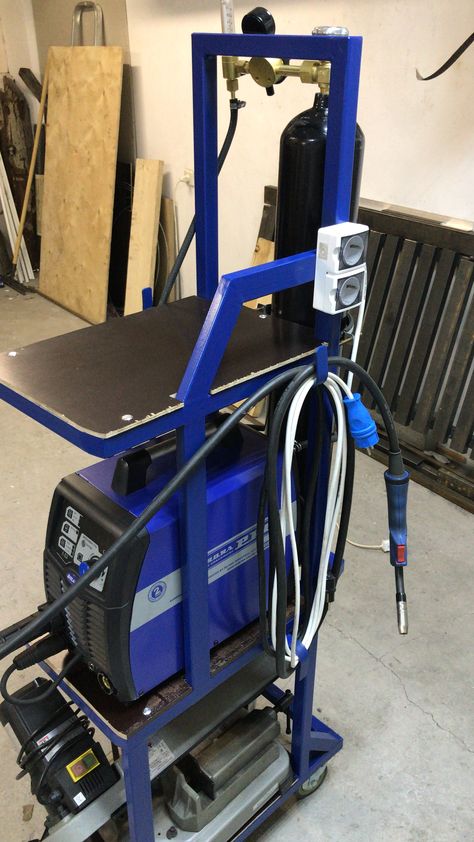 Welding Cart Plans, Welding Projects Ideas, Garage Workshop Layout, Welding Gear, Welding Shop, Welding Cart, Metal Fabrication Tools, Metal Bending Tools, Metal Artwork Wall