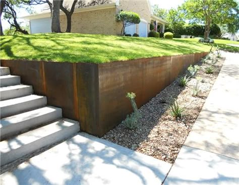 Using Corten Steel in Landscape and Garden Applications Steel Retaining Wall, Garden Wall Designs, Modern Front Yard, Modern Landscape Design, Steel Planters, Landscape Edging, Walled Garden, Lawn Edging, Have Inspiration