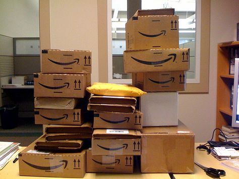 We all know about Uber, Lyft, Sidecar, and other ride-sharing services where you can make money by driving around strangers. Now, however, you can become a driver for Amazon and drive around packages, all for $18-25 an hour (comparable to the aforementioned). Amazon has created the Amazon Flex program, which means people Amazon Boxes, Amazon Delivery, Amazon Box, Amazon Purchases, The Krazy Coupon Lady, Packers And Movers, Amazon Fba, Smart Money, Delhi Ncr