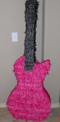 Piñata Guitar Pinata, Rock Star Party Favors, Foto Party, Kiss Daniel, Popstar Party, Guitar Party, Pop Star Party, Rock Star Theme, Kids Bop