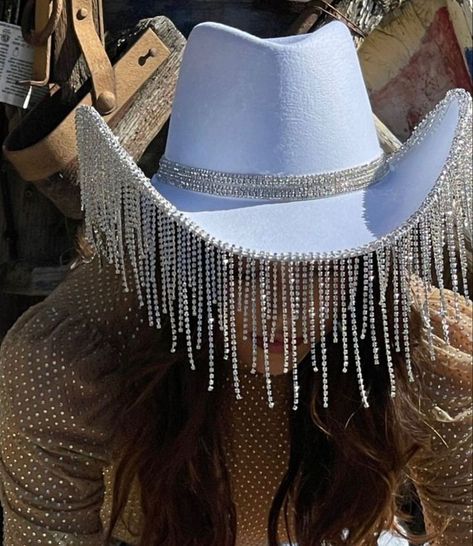 Beyonce Concert Outfit, Sombrero Cowboy, Custom Cowboy Hats, Botas Western, Country Style Outfits, Denim And Diamonds, Looks Country, Cowgirl Aesthetic, Cowgirl Birthday