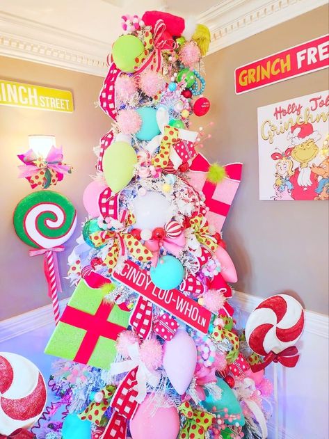 Candyland Tree, Candy Themed Christmas, Themed Christmas Decorations, Whoville Christmas Decorations, Pink Grinch, Team Appreciation, Grinch Decor, Christmas Candyland, Whimsical Christmas Decor