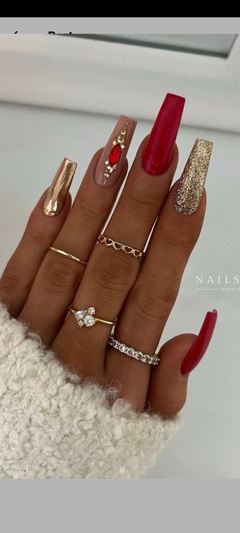 Red And Gold Nails, Gold Nail Designs, Red Christmas Nails, Gold Nail, Red Nail Designs, Christmas Nails Acrylic, Xmas Nails, Coffin Nails Designs, Classy Nails