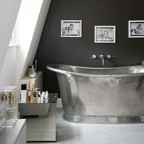 Perfect bathroom Dark Bathrooms, Attic Bathroom, Steel Tub, Roll Top Bath, Bad Inspiration, Hill Interiors, Bathroom Design Luxury, Grey Bathrooms, Roll Top