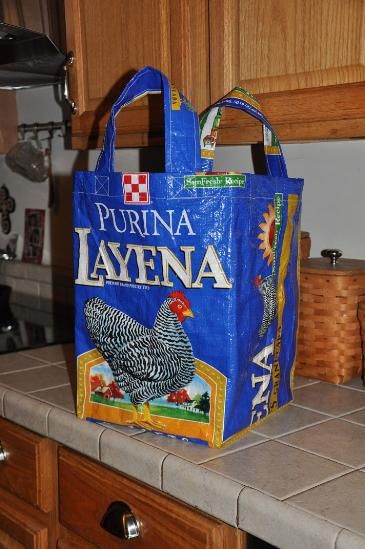 Reusable Shopping Bag Pattern, Feed Sack Bags, Feed Bag Tote, Shopping Bag Pattern, Blue Chicken, Grocery Market, Diy Chicken, Plastic Grocery Bags, Feed Bags